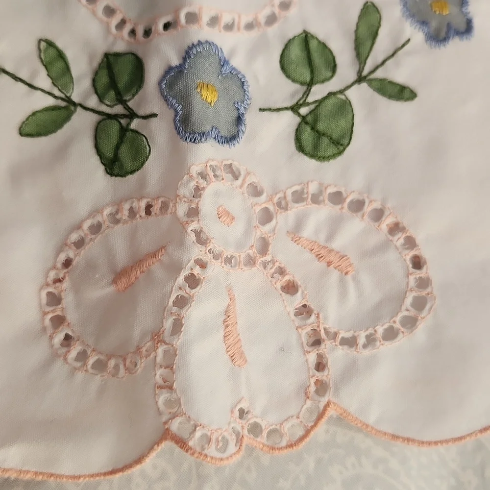 Vintage Handmade Cotton Embroidered Applique Floral Tablecloth Oblong 68